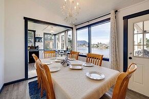 Fire Pit & River View: Serene Stay in Seaside!