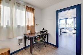 Fire Pit & River View: Serene Stay in Seaside!