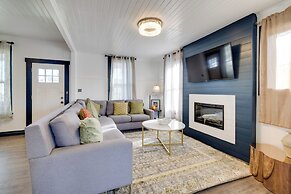 Fire Pit & River View: Serene Stay in Seaside!