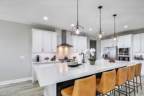 Luxe Black Mountain Manor on 15 Acres!