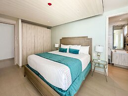 Paradise Found Luxe 2BR Condo in Iconic Location