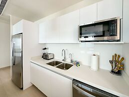 Paradise Found Luxe 2BR Condo in Iconic Location