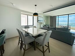 Paradise Found Luxe 2BR Condo in Iconic Location