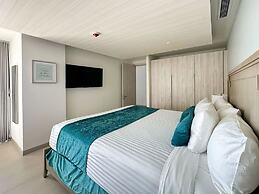 Paradise Found Luxe 2BR Condo in Iconic Location