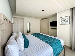 Paradise Found Luxe 2BR Condo in Iconic Location