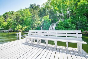 Green Lake Getaway w/ Dock: Boating + Swimming!