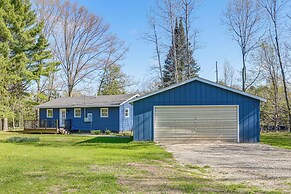 Fish & Hike: Riverfront Cabin in Paris