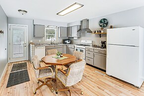 Fish & Hike: Riverfront Cabin in Paris