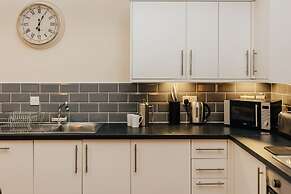 Garden Lodge - From 145 Per Night