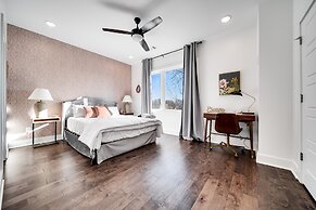 Nashville Vibes 4 Bedroom Townhouse