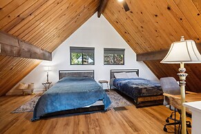 Golden Peak Cabin 3 Bedroom Home