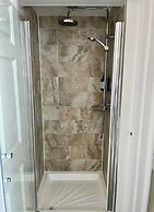 Beautiful 3bed House Garden & Parking