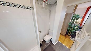 Beautiful 3bed House Garden & Parking