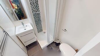 Beautiful 3bed House Garden & Parking