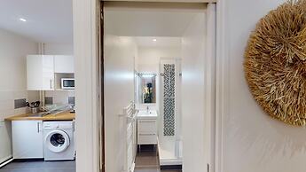 Beautiful 3bed House Garden & Parking