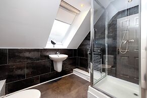 JOIVY Modern flats near Edinburgh Castle