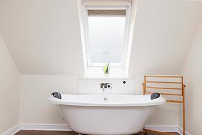 JOIVY Modern flats near Edinburgh Castle