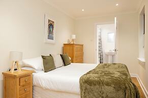 JOIVY Modern flats near Edinburgh Castle