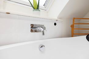 JOIVY Modern flats near Edinburgh Castle