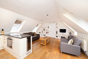 JOIVY Modern flats near Edinburgh Castle