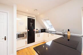 JOIVY Modern flats near Edinburgh Castle