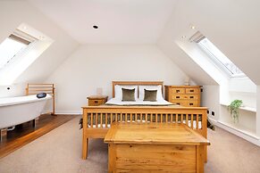 JOIVY Modern flats near Edinburgh Castle