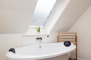 JOIVY Modern flats near Edinburgh Castle