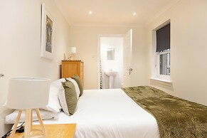 JOIVY Modern flats near Edinburgh Castle