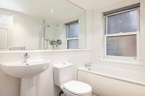 JOIVY Modern flats near Edinburgh Castle