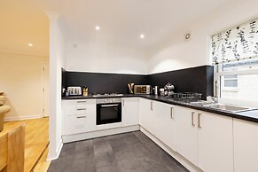 JOIVY Modern flats near Edinburgh Castle