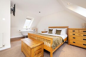 JOIVY Modern flats near Edinburgh Castle