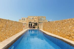 Solaris Gozitan Villa with Pool
