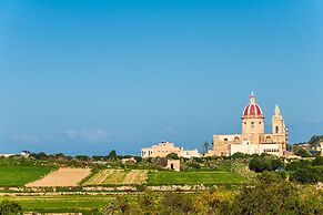 Solaris Gozitan Villa with Pool