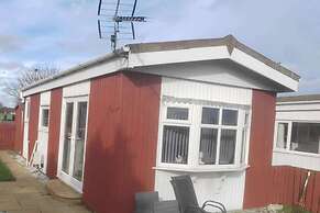 1br-garden-parking-pets-10 Mins to Beach