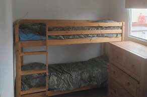 1br-garden-parking-pets-10 Mins to Beach