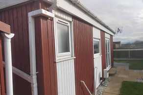 1br-garden-parking-pets-10 Mins to Beach