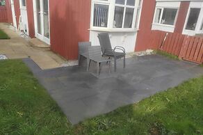 1br-garden-parking-pets-10 Mins to Beach