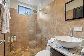 Relaxing 2 BR  Beach & Pool  Condo Unit2