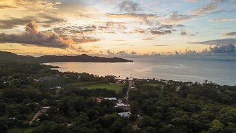 Relaxing 2 BR  Beach & Pool  Condo Unit2