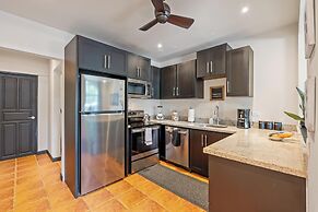 Relaxing 2 BR  Beach & Pool  Condo Unit2