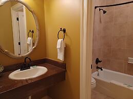 Natchez Manor Bed & Breakfast