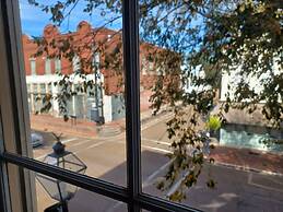 Natchez Manor Bed & Breakfast