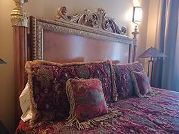 Natchez Manor Bed & Breakfast