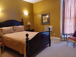 Natchez Manor Bed & Breakfast