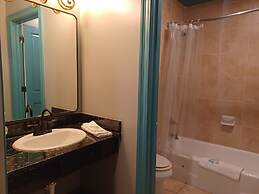 Natchez Manor Bed & Breakfast