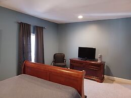 Natchez Manor Bed & Breakfast