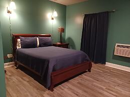 Natchez Manor Bed & Breakfast