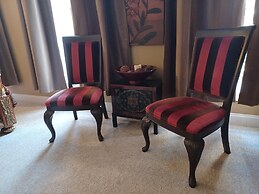 Natchez Manor Bed & Breakfast