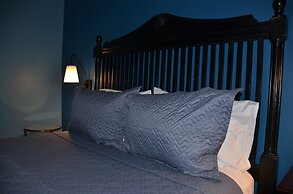 Natchez Manor Bed & Breakfast