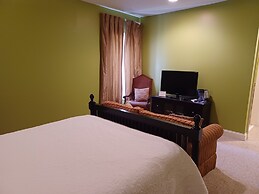 Natchez Manor Bed & Breakfast